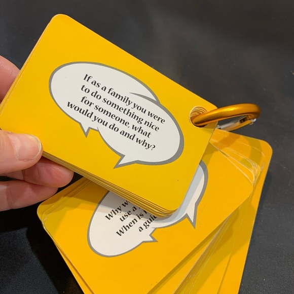 EUC FAMILY TALK PORTABLE TRAVEL GAME - Picture 5 of 6